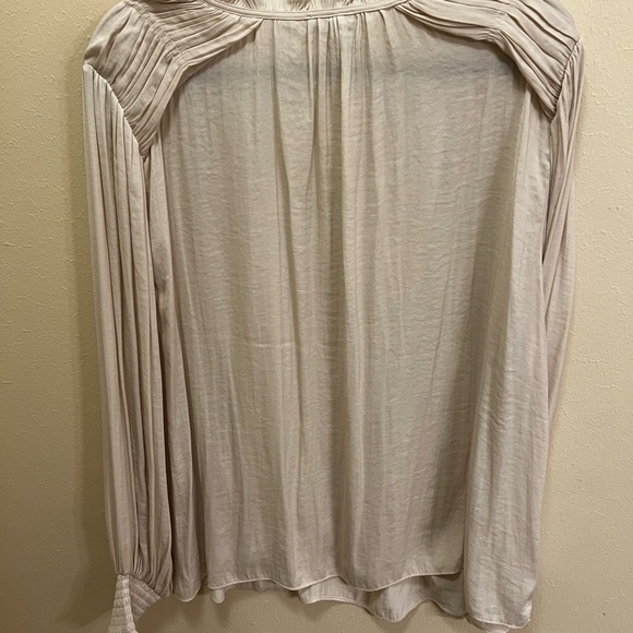 Elegant Cream Women's Top - Picture 6 of 6